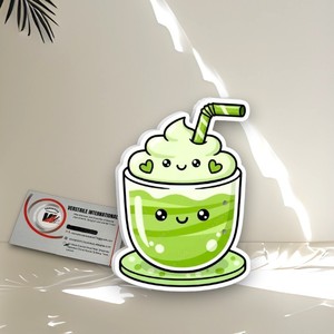 Autocollant mignon pour boisson au matcha avec visage Kawaii et paille rayée verte, forme ronde, en vinyle, pour boîte à cils et outils de beauté - Product Image 1