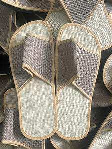 Pantoufles en jacinthe d'eau fabriquées à la main au Vietnam, pantoufles naturelles pour hôtel, plage, fabricant en gros, export - Product Image 3