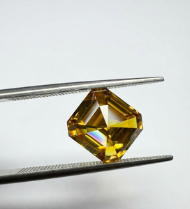Diamante natural de corte esmeralda cuadrado, color amarillo anaranjado, de 2.03 quilates (SI), certificado por IGI - Product Image 2