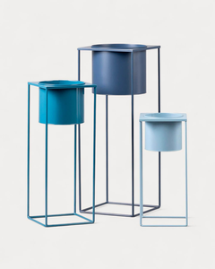 Ensemble moderne de trois supports de plantes en métal bleu sarcelle et bleu clair avec pots cylindriques, supports de plantes géométriques en fer - Product Image 1