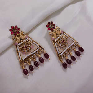 Boucles d'oreilles pendantes Meenakari avec pierres Kundan et perles Boucles d'oreilles plaquées or 10574038 Boucles d'oreilles pendantes Fine Jewelry - Product Image 1