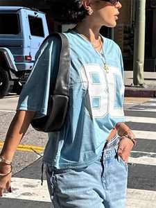 Jersey de Fútbol Americano Personalizado para Mujer, Estilo Urbano, 100% Poliéster, Malla, Hombros Caídos, Recortado, con Serigrafía - Product Image 2