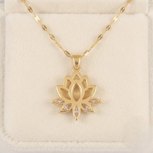 Collier pendentif Fleur de Lotus en Moissanite, plaqué or jaune 18 carats, diamant taille marquise, design classique, pour un usage quotidien, pour elle - Product Image 5