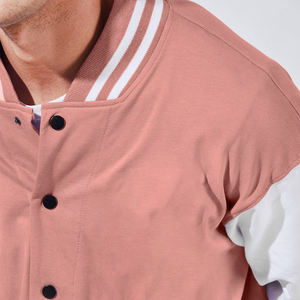 Blouson universitaire rose pour homme avec patch décoratif, motif dessin animé, coupe décontractée, col rabattable, broderie sur le devant, idéal pour le printemps - Product Image 5