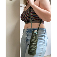 Gehaakte ecovriendelijke katoenen wollen fleshouder met zakjes, modern en eenvoudig design voor crossbody waterfleshoes, opbergruimte voor thuis.
