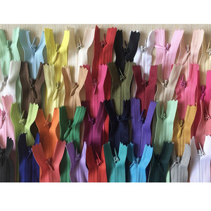 Fabricant en gros # Fermeture éclair invisible à glissière autobloquante à extrémités fermées, écologique, colorée, en nylon, avec logo personnalisé, en plastique - Product Image 2