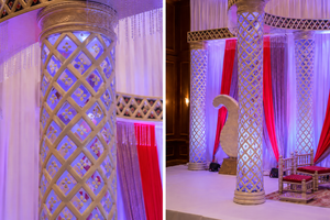 Elegante Mandap de Fibra con Cortinas Rojas y Blancas, Gracioso Mandap de Cristal para Bodas Jain - Product Image 3