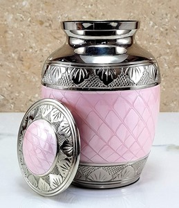 Vase décoratif traditionnel en métal avec couvercle, style urne, accent décoratif pour la maison - Product Image 6