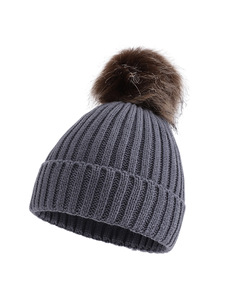 Bonnet pompon en acrylique tricoté en gros pour les acheteurs de détail américains, utilisant les lignes de vente au détail de bonnets pour l'hiver en gros. - Product Image 4