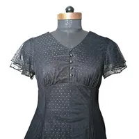 Robe midi décontractée noire à pois suisses en maille, col en V, boutonnée sur le devant, manches courtes volantées, taille empire, robe d'été