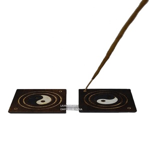 Quemadores de Incienso Cuadrados Tallados a Mano en Madera de Mango con Diseño Yin Yang, para Uso Religioso, Venta al Por Mayor desde India - Product Image 1