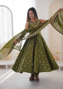 Conjunto de Vestido Anarkali de Seda Romana Premium con Bordado y Elegante Dupatta – Vestido de Fiesta para Mujer - Product Image 5