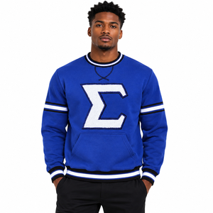 เสื้อสเวตเชิ้ตคอกลมผู้ชาย แบรนด์ Men Varsity พร้อมป้ายตัวอักษรกรีก กระเป๋าจิงโจ้ แต่งขอบยางยืดลายทาง แขนยาว สไตล์ลำลอง - Product Image 1