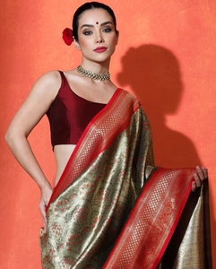 KV <b>Green</b> <b>Silk</b> Woven Designer Saree With Unstitched Blouse - Product Image 6