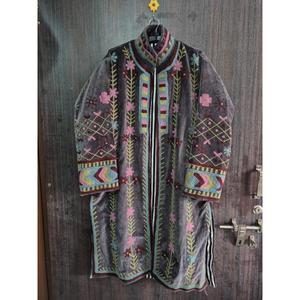 Chaqueta de Invierno de Lujo para Mujer, Diseño Boho Suzani, Terciopelo, Ecológica, Transpirable, Bordado Floral Hecho a Mano - Product Image 5