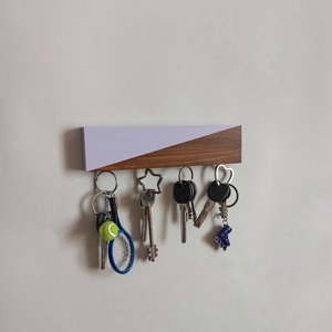 Sencillo gancho de madera para organizar llaves de coche, bicicleta y oficina de forma ordenada y para guardar accesorios ligeros como diademas y pinzas para el cabello. - Product Image 6