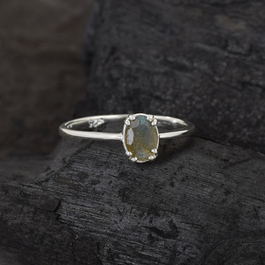 Nouvelle bague fine en argent sterling 925 massif avec pierre précieuse labradorite ovale, sertie à griffes, style minimaliste, bijoux fins unisexes - Product Image 2