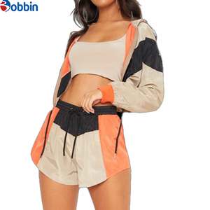 Nouvel ensemble tendance pour femme : coupe-vent léger, antibactérien, décontracté, avec veste zippée unie et short de survêtement - Product Image 1