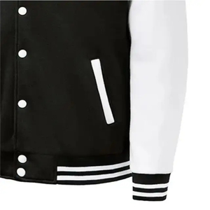 Chaqueta Varsity para Hombre en Blanco y Negro con Bloques de Color, Parche con Letra P, Botones a Presión, Estilo Deportivo - Product Image 4