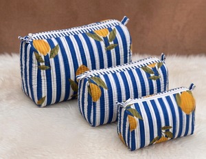 Bolsa de Viaje Portátil para Mujer de Gran Capacidad, Bolsa de Viaje Acolchada con Diseño Floral de Tulipanes, Bolsas de Cosméticos Suaves de Algodón - Product Image 1