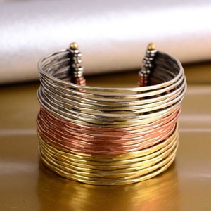 Elegante puño de metal mixto bohemio para pulsera Diseño ancho martillado Regalo de joyería de moda para mamá en el Día de la madre - Product Image 2