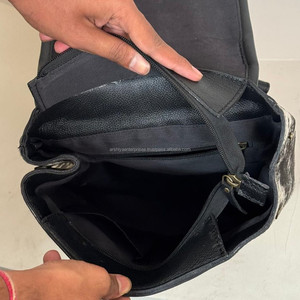 การออกแบบ ODM กระเป๋าเป้สะพายหลังของผู้หญิงหนังวัวเครื่องมือมือแฟชั่นยอดนิยมสำหรับการเดินทางและการเดินทางเป้สะพายหลังที่สะดวกสบาย - Product Image 6