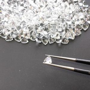 โทแพซสีขาวธรรมชาติ 5 มม. ทรงทริลเลียนคัต คุณภาพดีที่สุด สำหรับทำเครื่องประดับ - Product Image 1