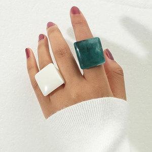 Anillo Redondo de Resina Pulida Hecho a Mano, Blanco y Verde, Geométrico, Joyería de Moda, Unisex, Tema de Ángel - Product Image 1