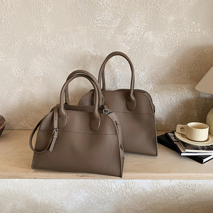 Sac Boston Classique pour Femme en Cuir Véritable avec Poignée Supérieure, Fermeture à Rabat, Bandoulière Amovible, Texture Saffiano, Sac Fourre-Tout Noir - Product Image 2