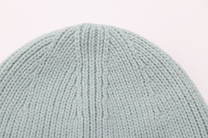 Bonnet d'hiver unisexe en acrylique tricoté à revers, couleur unie, vierge, de haute qualité, personnalisable avec logo, vente en gros - Product Image 4