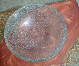 Bol en résine fait main avec finition pailletée, design glamour, idéal pour offrir ou pour les fêtes - Product Image 2