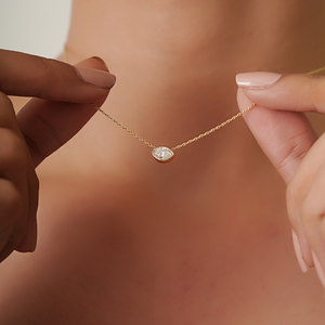 Collar con Colgante de Diamante Natural Corte Marquesa Minimalista y Brillante en Oro Amarillo Sólido de 14K, Joyería para Uso Diario - Product Image 2