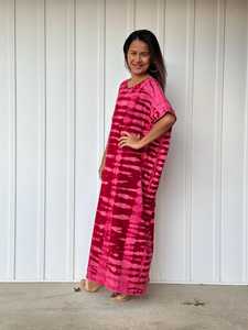Robe kaftan en jersey de coton tie-dye rouge, grande taille, style Dubaï, pour la plage - Product Image 3