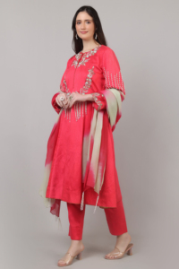 Robe de soirée 3 pièces tendance ethnique pour femme, couleur rose, avec perles, broderies Dana, sequins et travail de perles. - Product Image 3