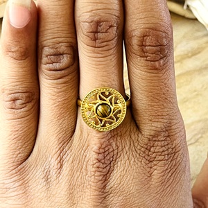 Bague ethnique œil de tigre plaquée or 18 carats pour femme, style bohème soleil, bijoux tendance en laiton, vente en gros/OEM/ODM - Product Image 6