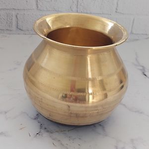 Lota de Pooja de Luxe en Cuivre/Laiton de Qualité Supérieure, Robuste, avec Design Entièrement Gravé et Couvercle, Utilisation pour l'Eau, Prix Raisonnable - Product Image 5
