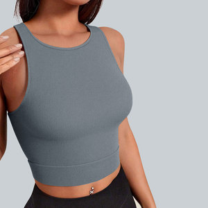 Débardeur court sans couture respirant et écologique rouge pour femme, en nylon, pour la gym, le sport et le yoga - Product Image 3