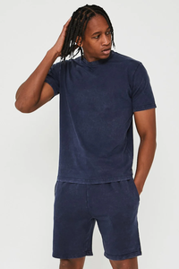 Ensemble T-shirt col rond et short en coton délavé pour homme – Tenue décontractée d'été respirante en maille unie - Product Image 3