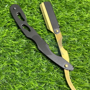 Navaja de Afeitar Profesional de Acero Inoxidable con Bloqueo Oscilante, Color Negro y Dorado, para Barba y Bigote - Product Image 3
