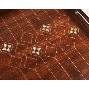 Plateau de service élégant en bois avec motifs floraux incrustés de nacre et poignées intégrées, idéal pour la décoration et le service dans les maisons modernes - Product Image 4