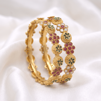 Gelang Cantik Berlapis Emas Tradisional dengan Pola Bunga Meenakari, Batu Merah Ruby dan Putih, untuk Pakaian Pernikahan Wanita