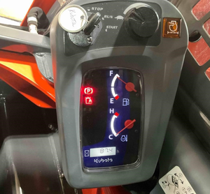 Chargeuse compacte sur pneus Kubota SSV65 d'occasion avec godet pour la construction, l'agriculture et la manutention de matériaux - Product Image 6