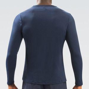 Rashguard à manches trois quarts pour femme, blanc avec bordure marine et lime, protection anti-UV pour le surf et les activités aquatiques - Product Image 2