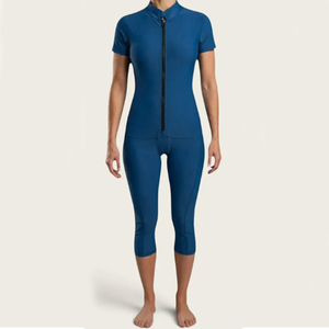 Maillot de bain une pièce noir pour femmes, à manches courtes, avec fermeture éclair sur le devant et bas de short extensible, design uni - Product Image 5