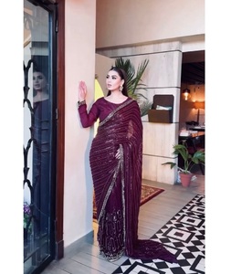 Sari de Seda Kasturi Estilo Bollywood Indio con Lentejuelas, Hilo y Trabajo Dori, y Blusa de Satén Japonés con Trabajo de Lentejuelas - Product Image 1