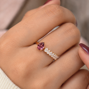 Bague en diamant blanc cultivé en laboratoire avec pierre précieuse violette |   Bague ouverte en or 10 carats |   Bijoux de luxe ajustables pour femmes, coupe poire, style statement | - Product Image 2