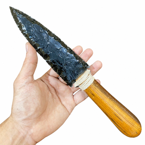 Cuchillo de Obsidiana Negra Hecho a Mano con Mango de Madera, Escultura Coleccionable Artística, Forma Irregular Antigua, Artesanía Duradera - Product Image 1