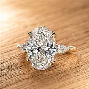 Anillo de Compromiso con Diamante Ovalado Cultivado en Laboratorio al Mejor Precio, Anillo Solitario de Platino con Tres Diamantes, Joyería Fina, Regalo para Ella - Product Image 1