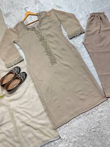Ensemble Salwar Kameez Moderne en Faux Georgette Fantaisie avec Broderie de Perles Réelle Faite à la Main et Dupatta Réversible pour Mariage et Diwali - Product Image 4