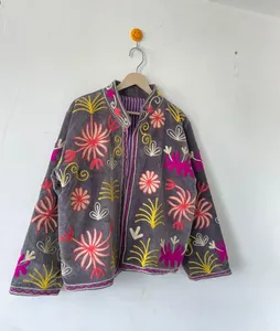 Chaqueta Artesanal de Terciopelo Gris Bordada a Mano para Mujer, Estilo Étnico Suzani, Chaqueta Bordada con Motivos Florales Rajastaníes - Product Image 2